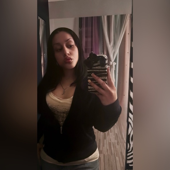 Meet your Posher, Roselyn - Picture 1 of 1